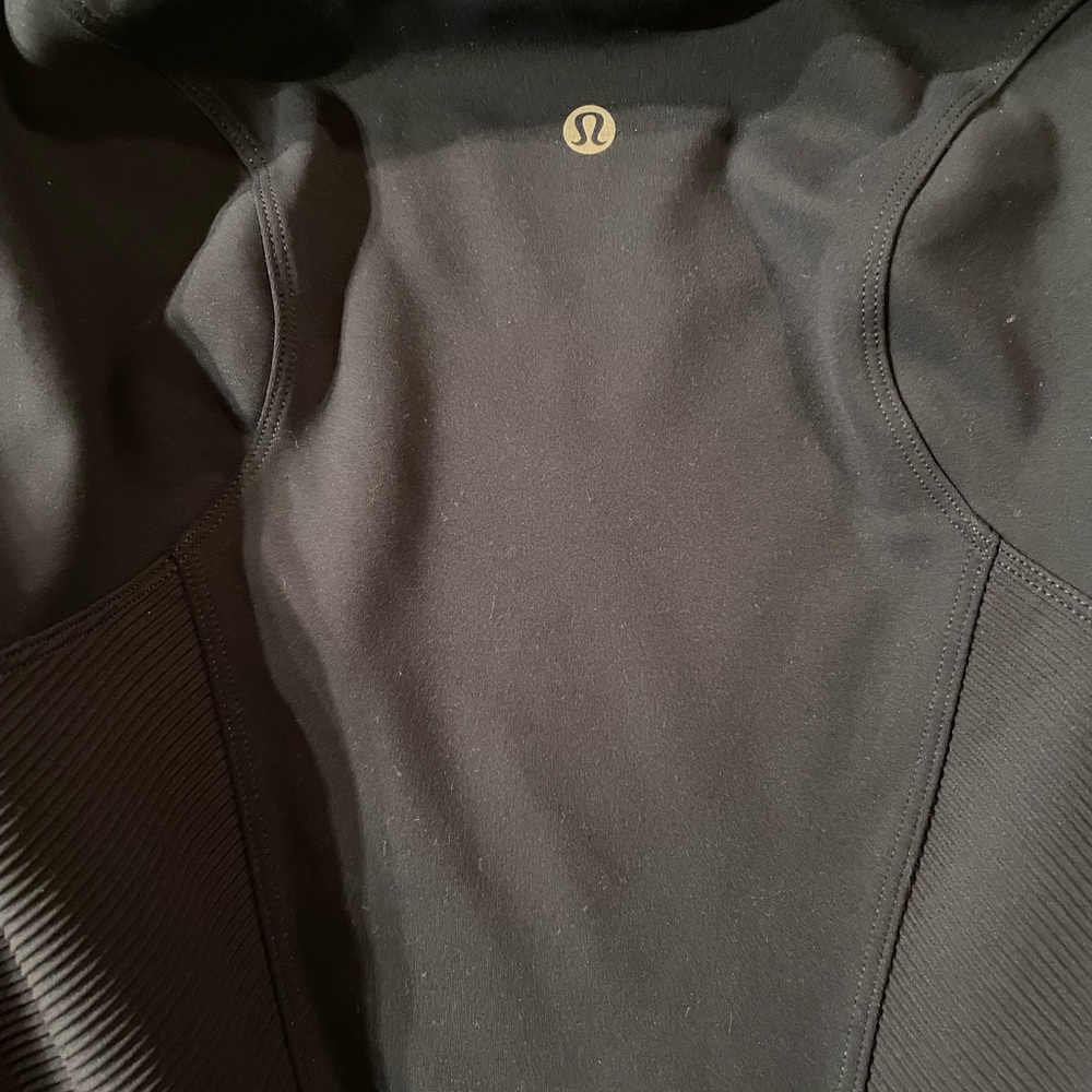 Lululemon jacket size 2 in good condition